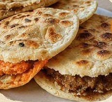 Gorditas de maíz rellenas, hechas a mano